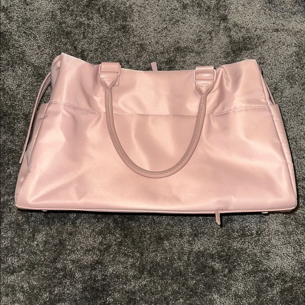 Bèis Commuter Duffle in Atlas Pink - Picture 2 of 11